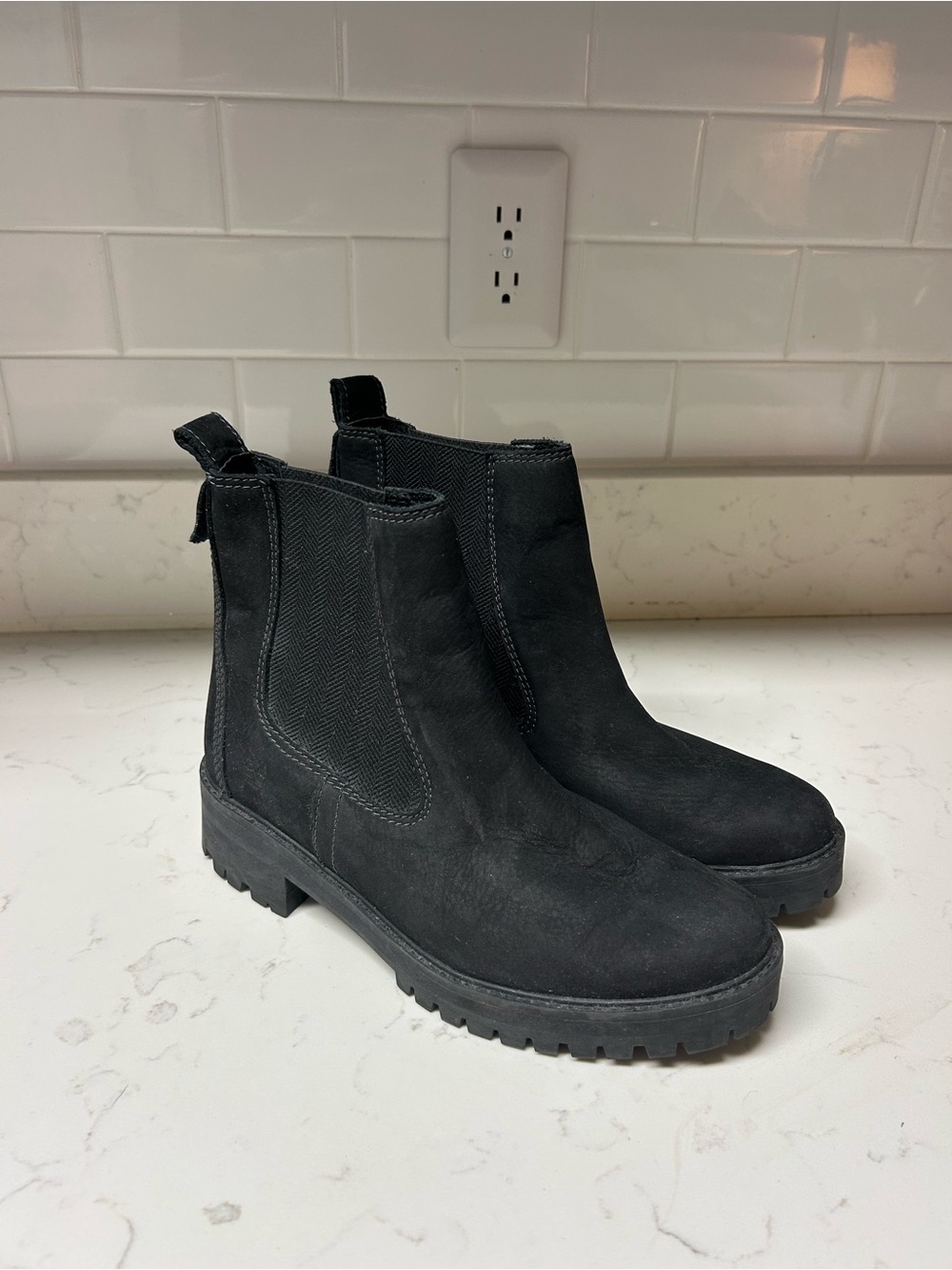 Timberland Women's Black Chelsea Lug-Sole Ankle Boots